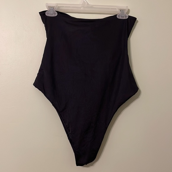NWT PrettyLittleThing Black Bow Front Cut Out One Piece Swimsuit - Picture 3 of 6